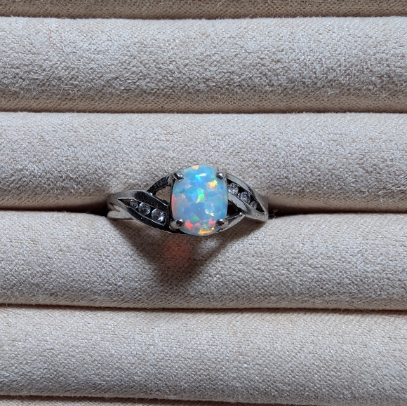 Sterling Silver Opal ring, Size 7 - Picture 8 of 8